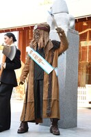 斧を振りかざす“怪物の木こり”。