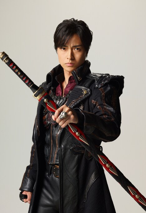 道外流牙役の栗山航。