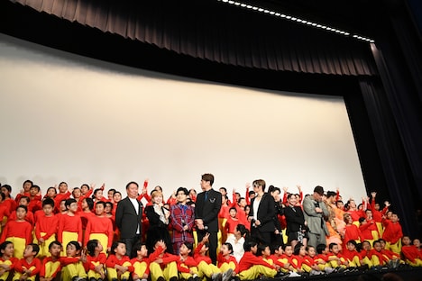 104人のとびだしとび太に圧倒されるキャストたち。