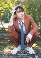 「宮世琉弥カレンダー2024.4-2025.3」FC限定（ポスタータイプ）の表紙。