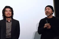 左から河野宏紀、塚本晋也。