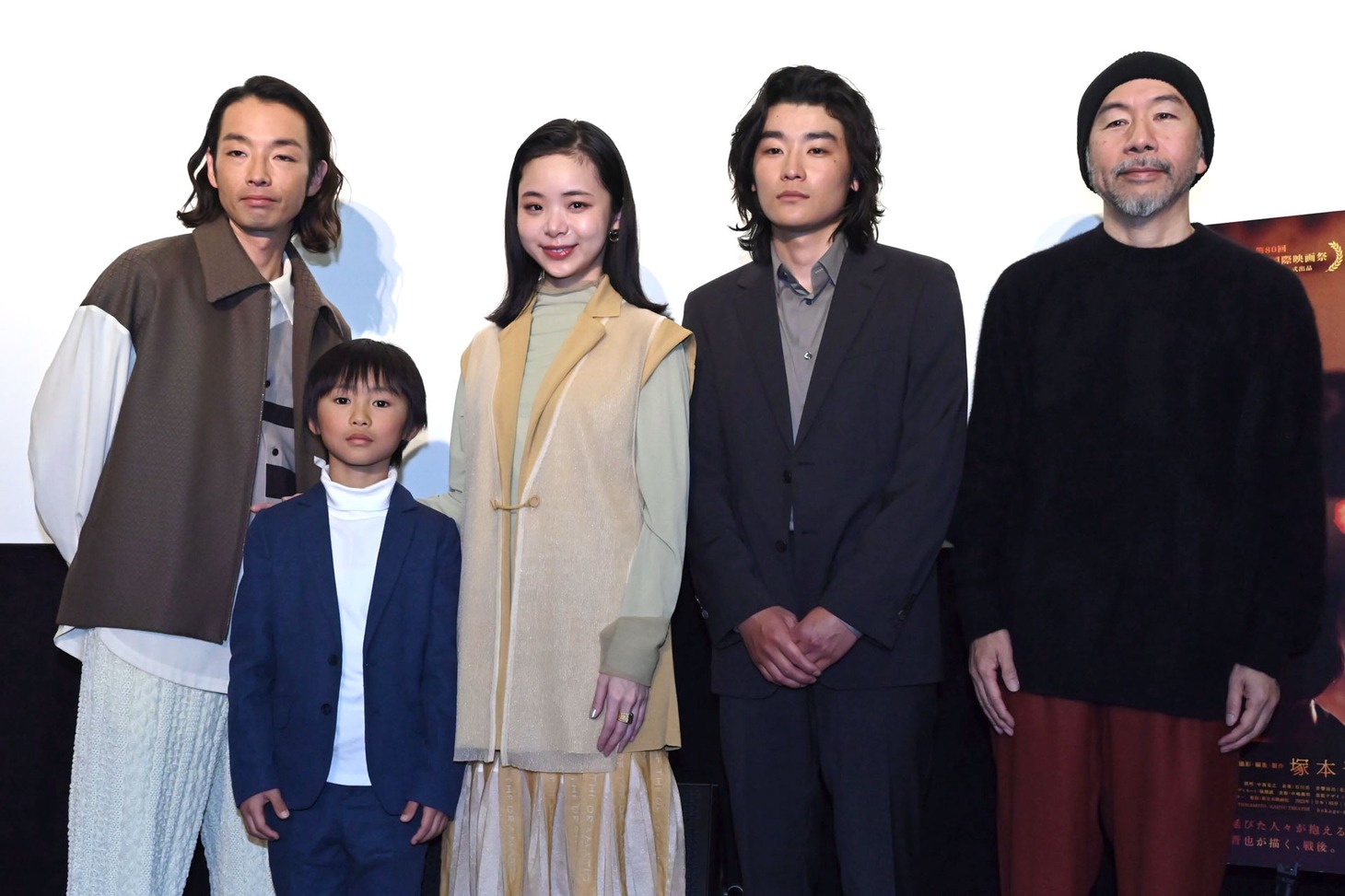 「ほかげ」公開記念舞台挨拶にて、左から森山未來、塚尾桜雅、趣里、河野宏紀、塚本晋也。