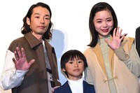 左から森山未來、塚尾桜雅、趣里。