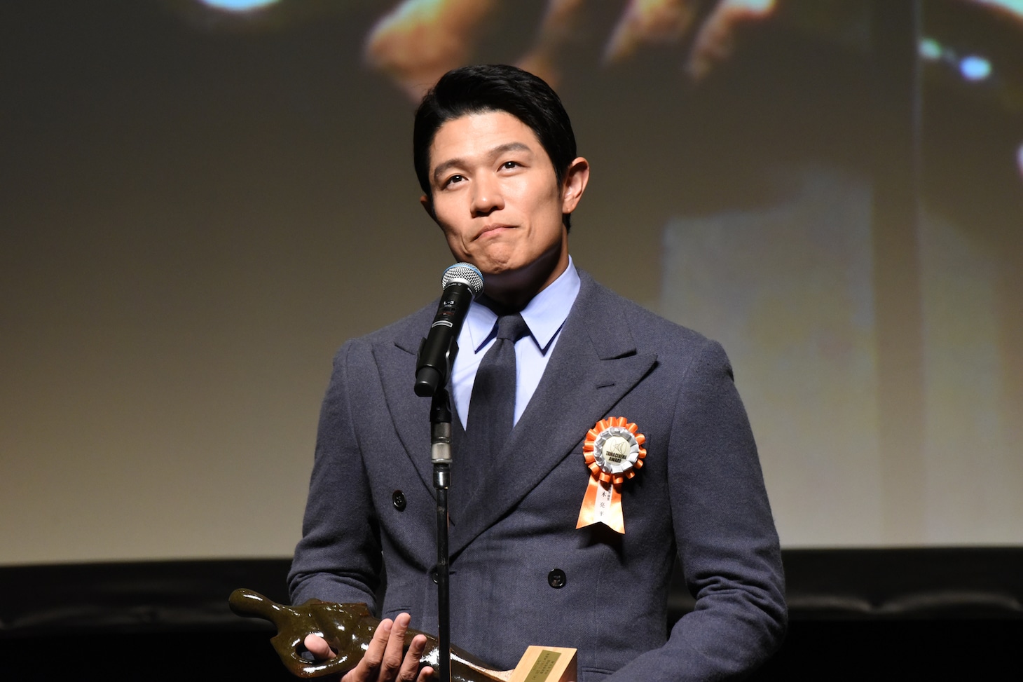 鈴木亮平