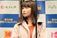 学生審査員の大権早耶佳。