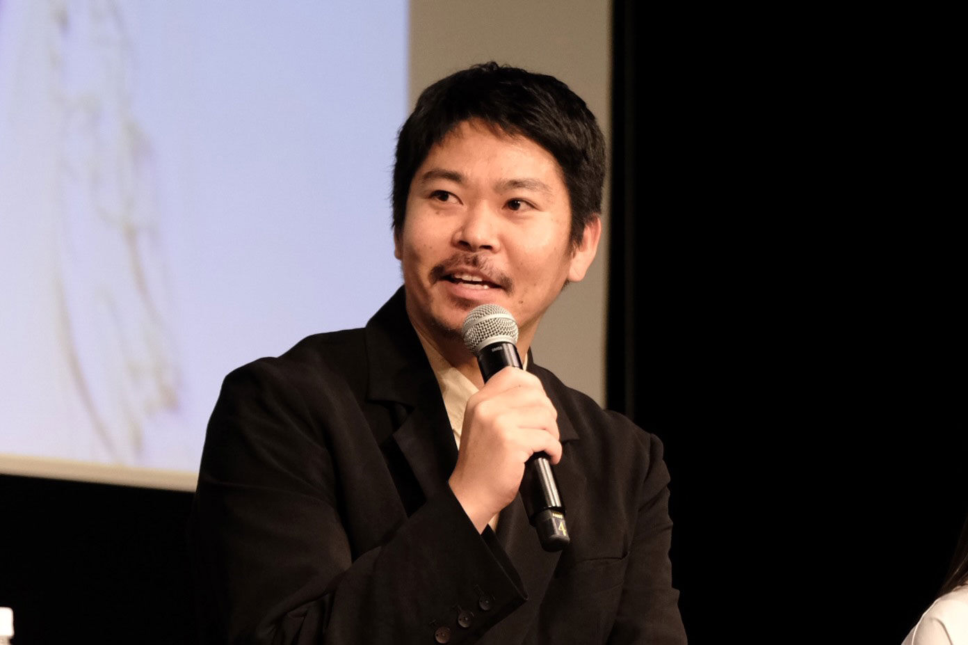 大美賀均