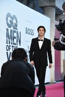 レッドカーペットを颯爽と歩くBright。