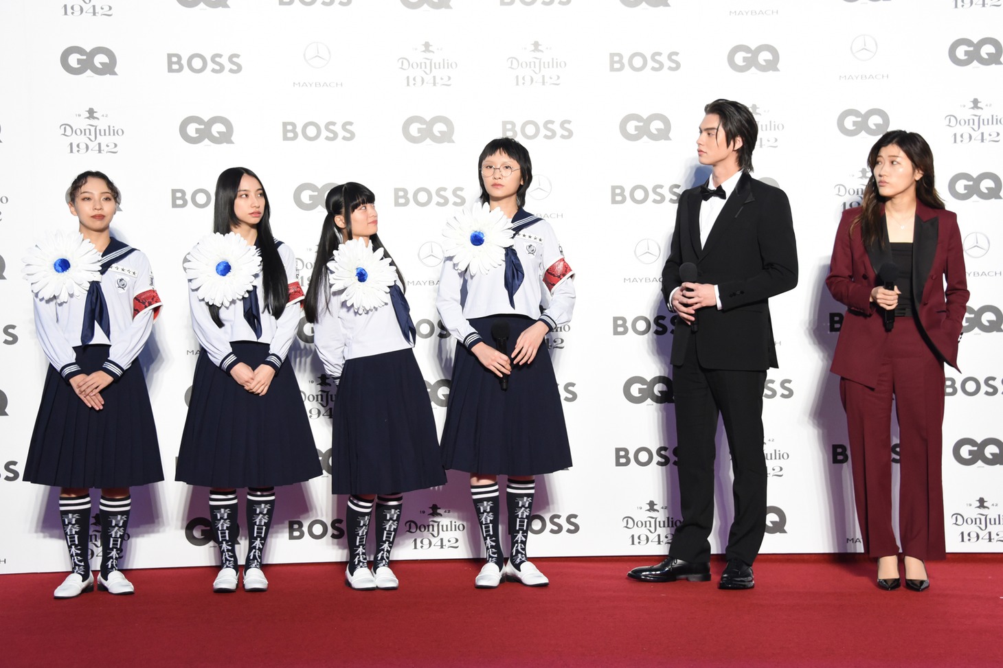 左から新しい学校のリーダーズ、Bright、ヒコロヒー。