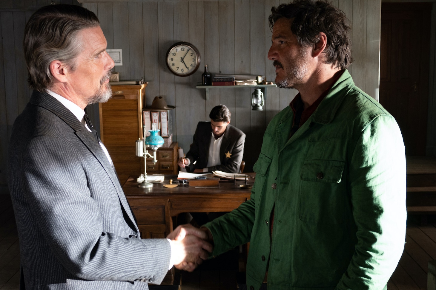 「ストレンジ・ウェイ・オブ・ライフ」場面写真 (c)El Deseo. Photo by Iglesias Más. Courtesy of Sony Pictures Classics.