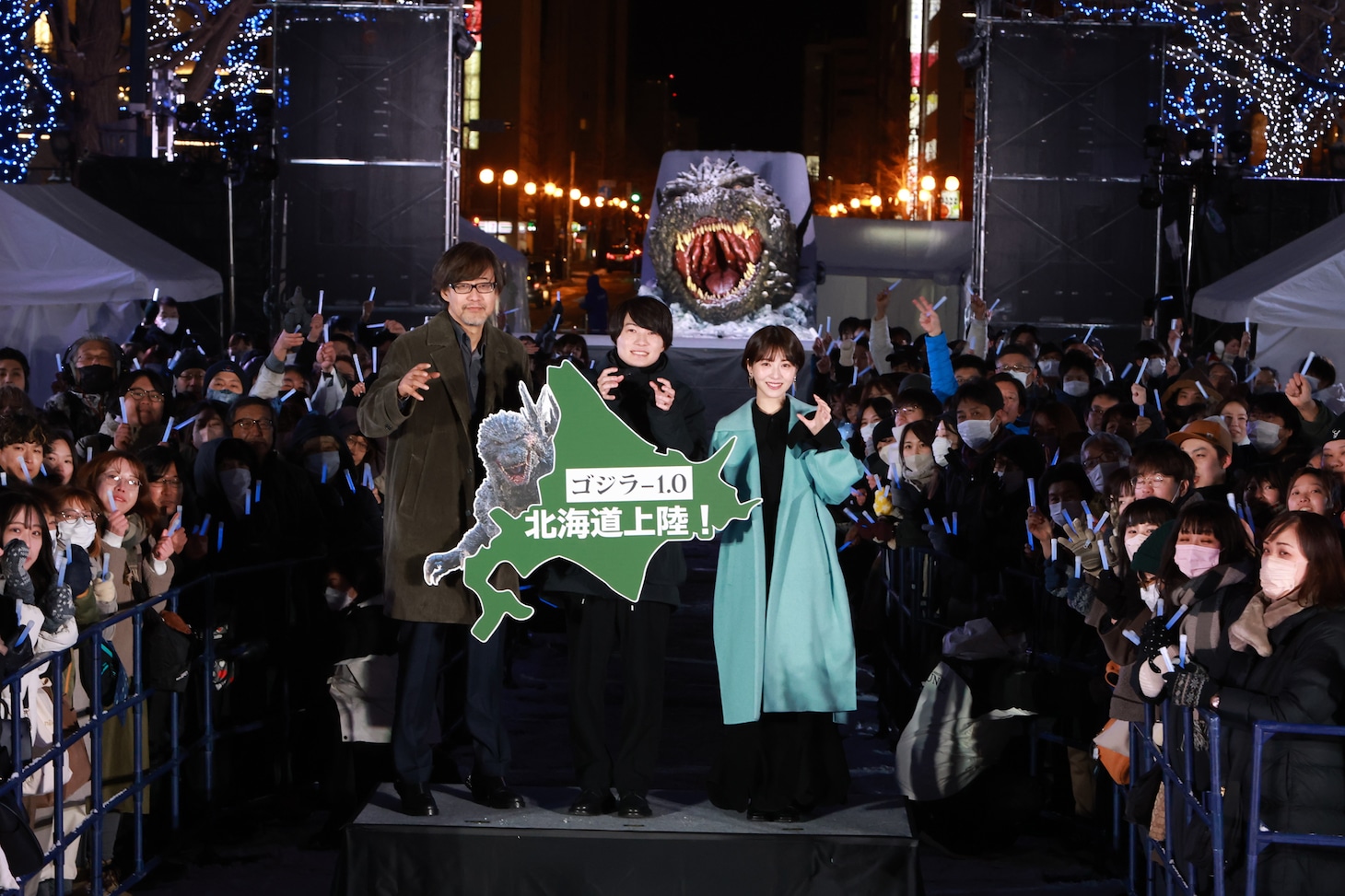「ゴジラ-1.0」北海道上陸イベントの様子。左から山崎貴、神木隆之介、浜辺美波。