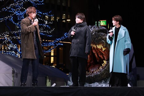 左から山崎貴、神木隆之介、浜辺美波。