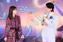 左から生田絵梨花、福山雅治。