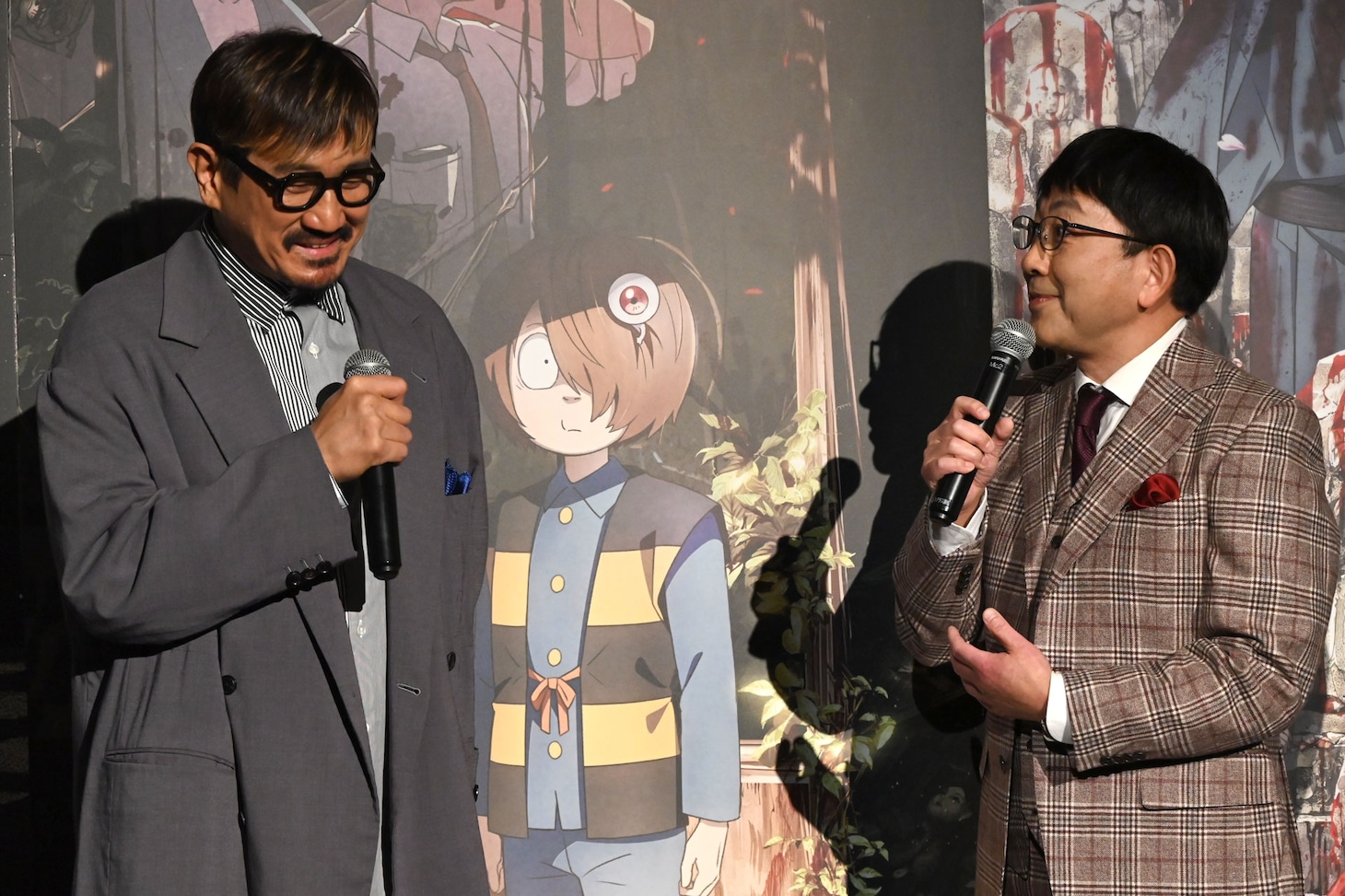 ネタバレを遠慮する木内秀信（左）と、「ネタバレを聞いても泣けるから！」と威勢がいい関俊彦（右）。