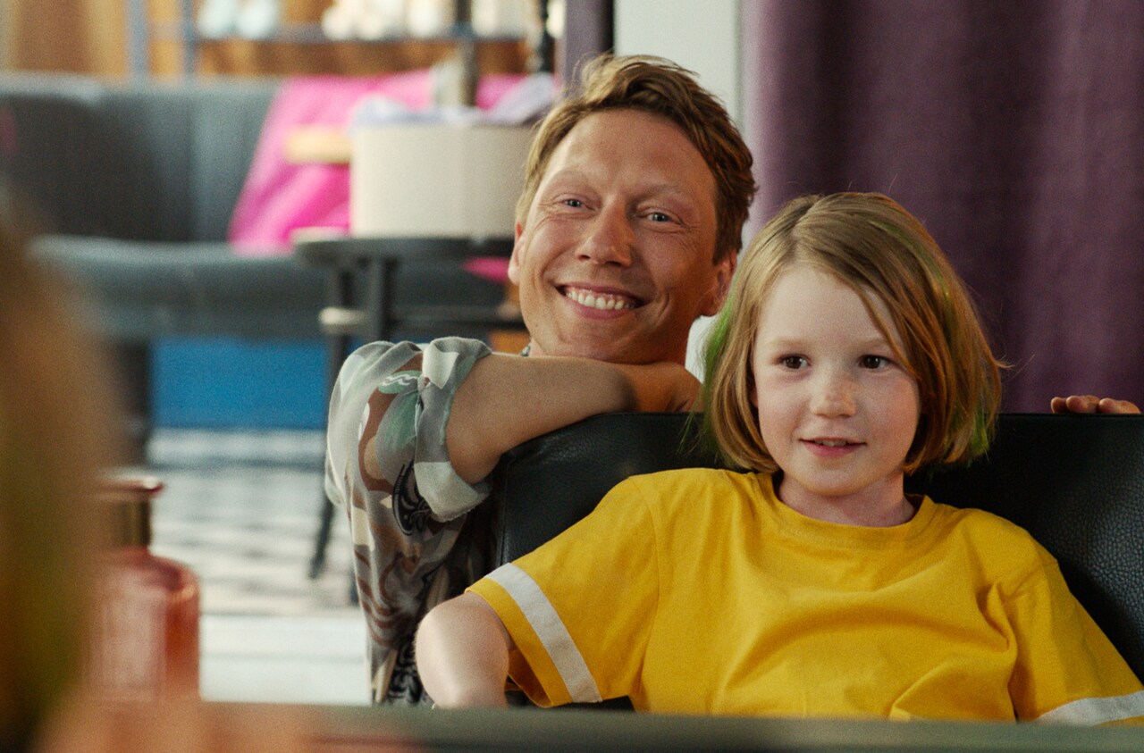 大好きなおじさんの恋人を追い出せ！「リトル・エッラ」予告解禁、監督の初来日も