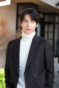 花岡彰人役の中川大志。