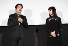 左からRIKU、夏子。