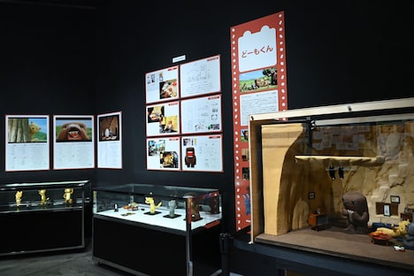 「どーもくん」展示コーナーの様子。