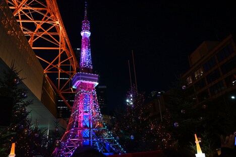 ライトアップされたリトル東京タワー。