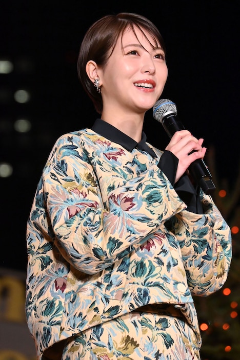 クリスマスは「仕事か病院」と語った浜辺美波。