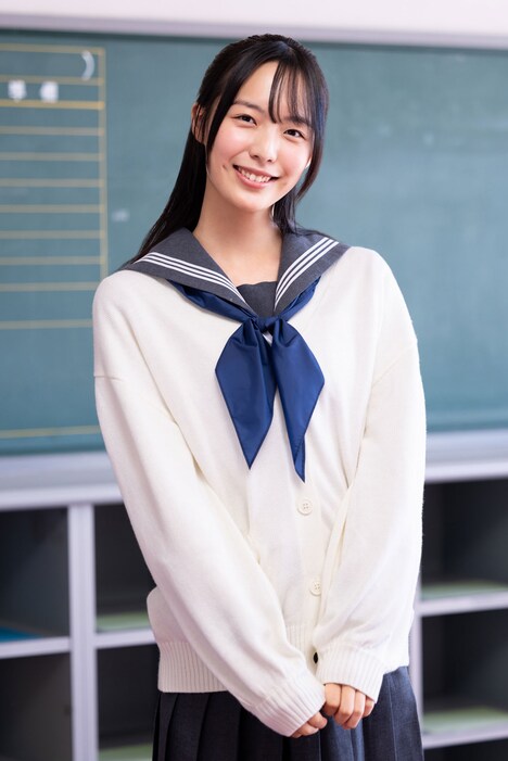 小林真奈役の駒井蓮。