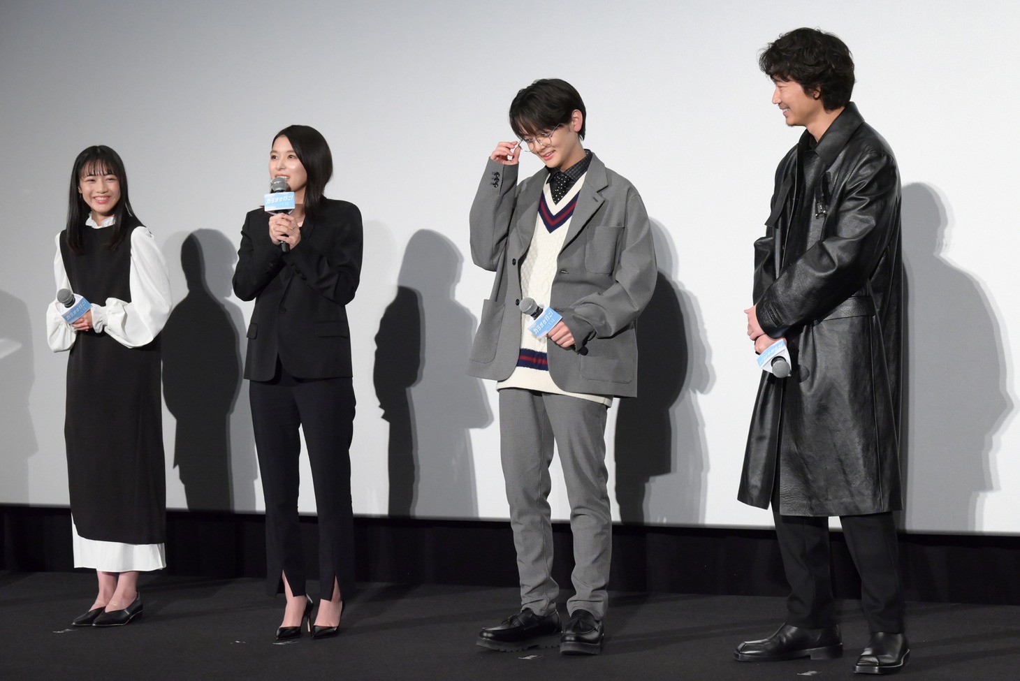 映画「カラオケ行こ！」完成披露試写会の様子。