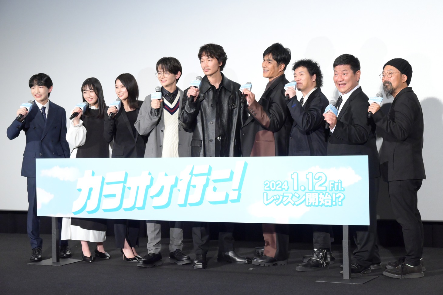 映画「カラオケ行こ！」完成披露試写会の様子。