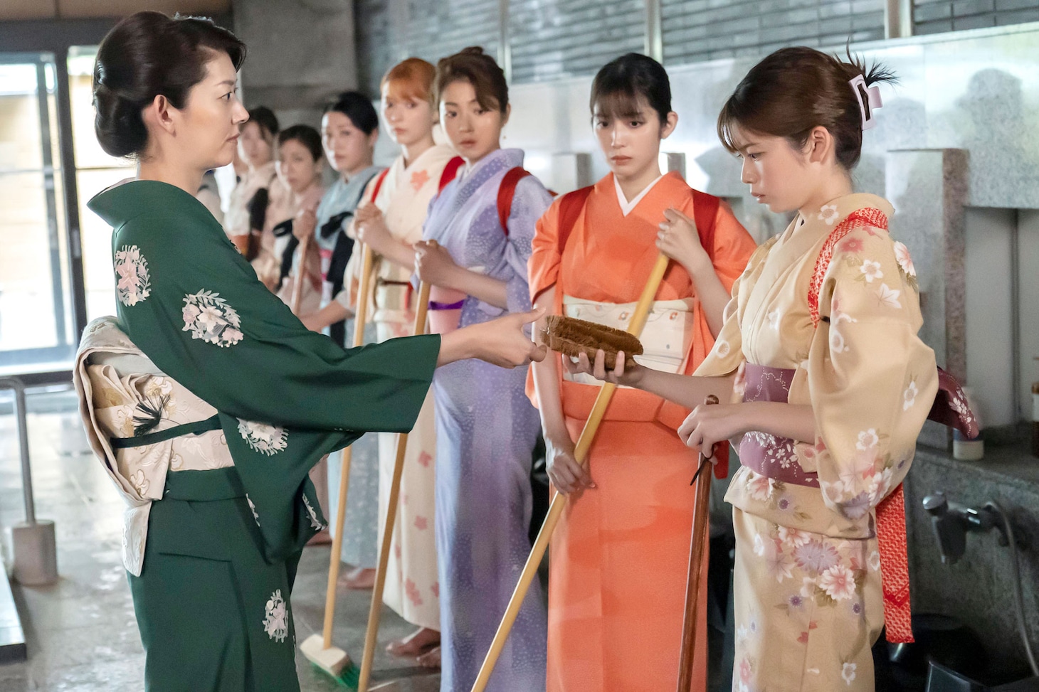 「レディ加賀」新場面写真