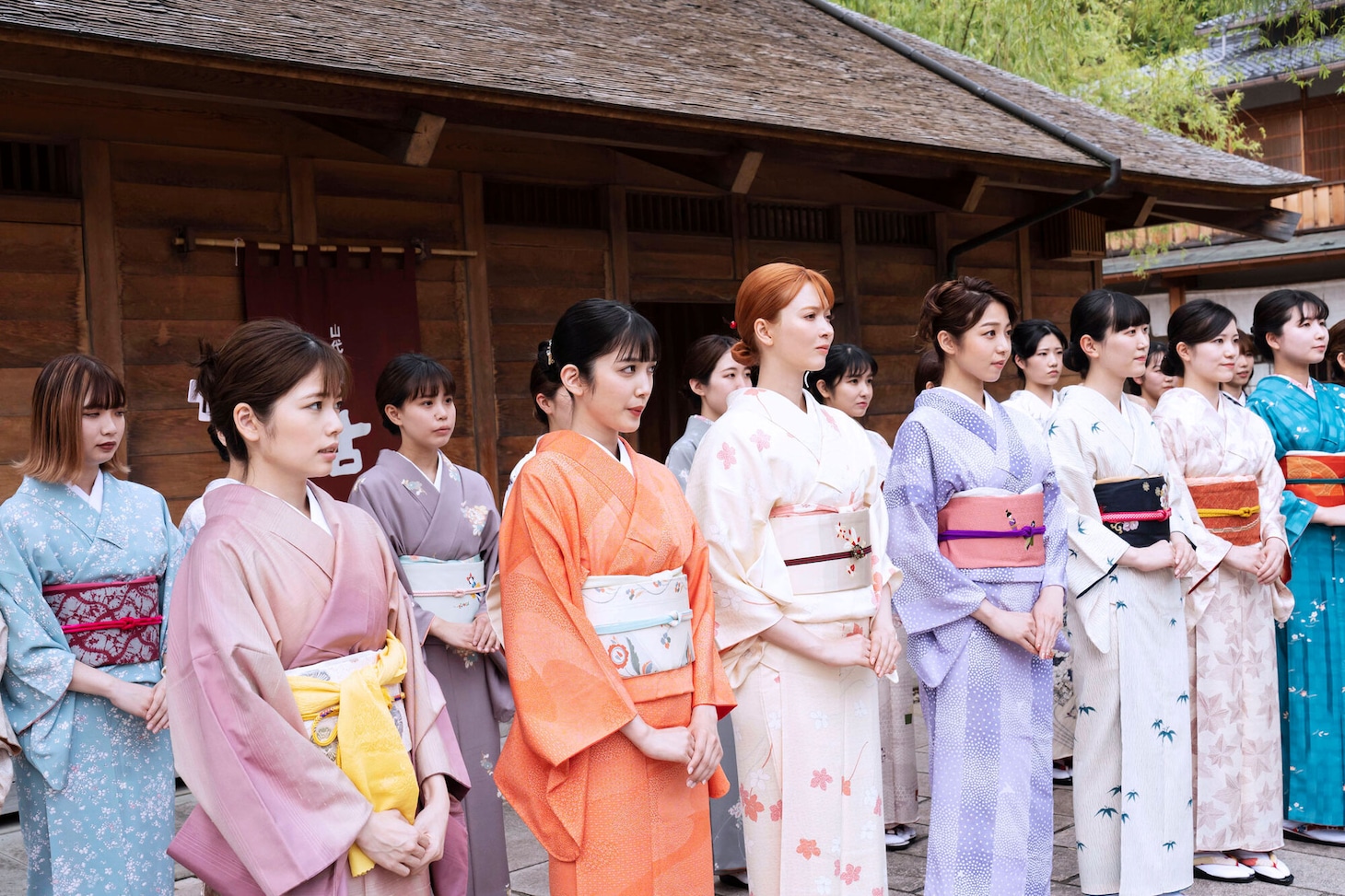 「レディ加賀」新場面写真