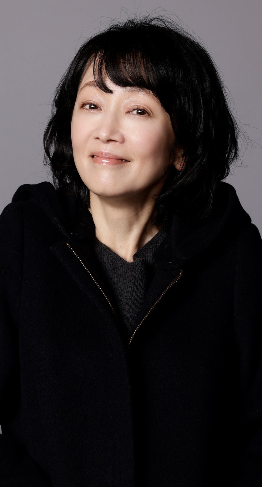 原佳苗役の麻生祐未。