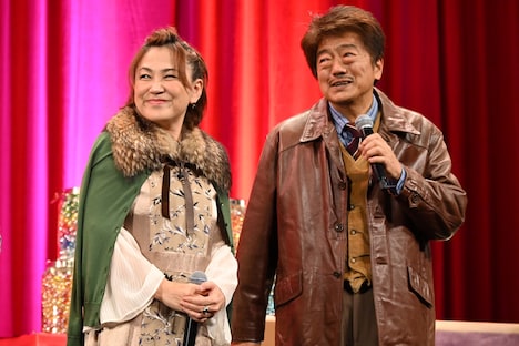 左から松本梨香、石井康嗣。