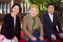 左から羽田美智子、伊東四朗、三宅裕司。