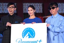 左からこがけん、秋元才加、☆Taku Takahashi。