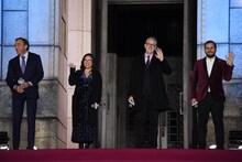 左からピーター・デル・ヴェッコ、ファウン・ヴィーラスンソーン、クリス・バック、フアン・パブロ・レイジェス。