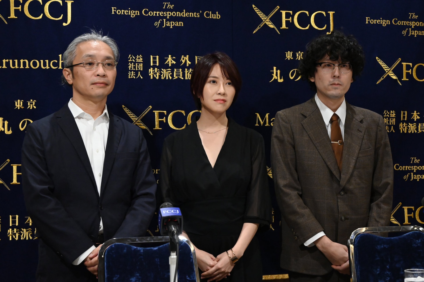 「映像業界における性加害・性暴力をなくす会」記者会見の様子。左から早坂伸、睡蓮みどり、加賀賢三。