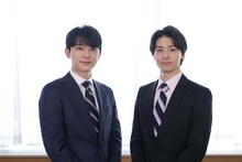 左から志子田武四郎役の吉沢亮、矢野悠太役の高杉真宙。