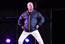 ハカを披露するテムエラ・モリソン。