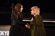 左からナタリア・テナ、エヴァンジェリン・リリー。