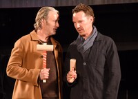 左からマッツ・ミケルセン、ベネディクト・カンバーバッチ。