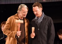 左からマッツ・ミケルセン、ベネディクト・カンバーバッチ。