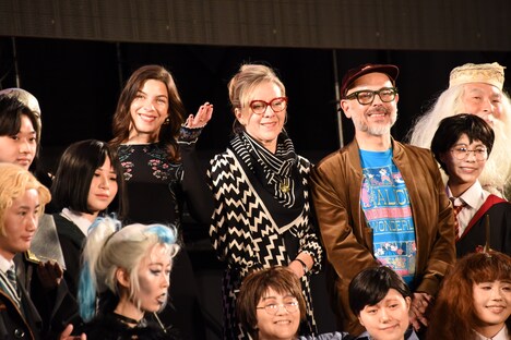 中央左からナタリア・テナ、ミラフォラ・ミナ、エドゥアルド・リマ。