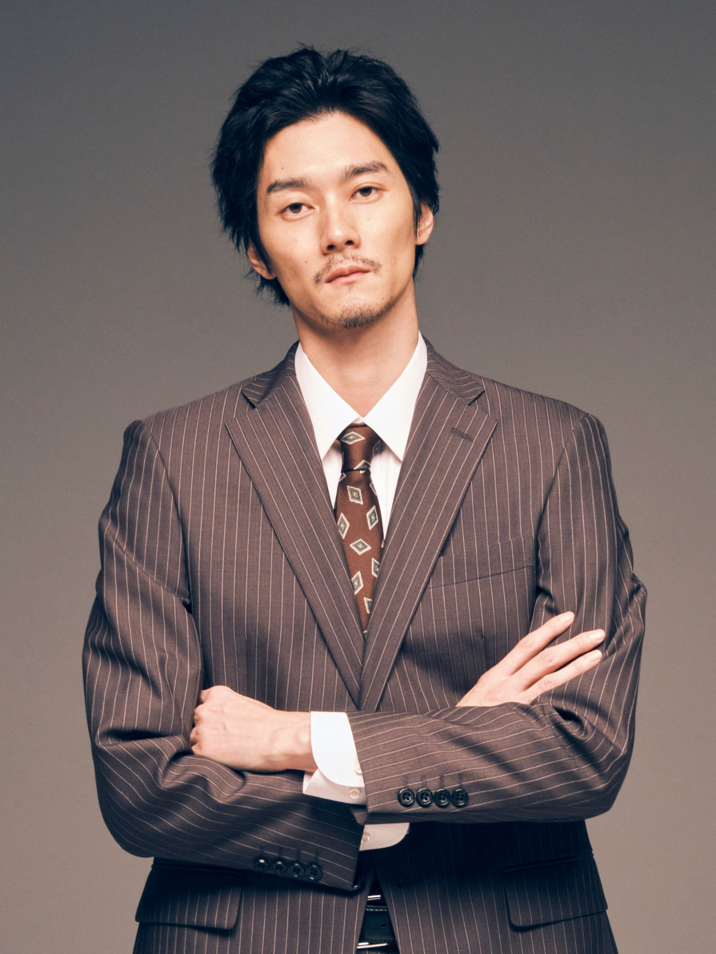 日野透役の柳俊太郎。