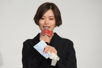 手紙への感謝を述べる杉咲花。