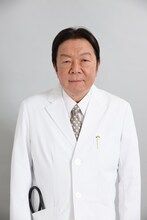 火神郁男役の古田新太。