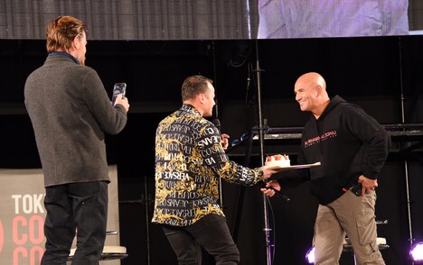 バースデーサプライズの様子。