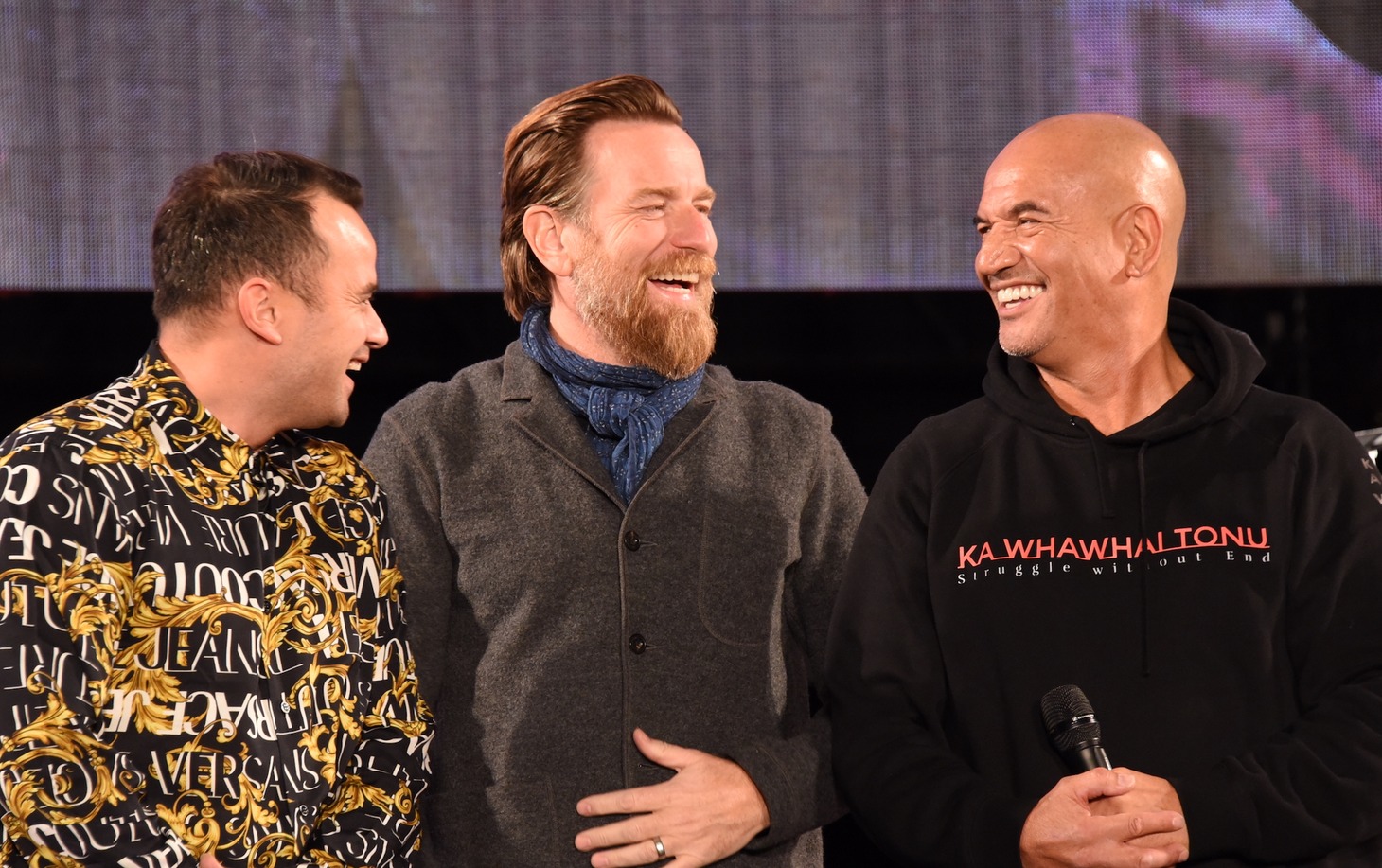 左からダニエル・ローガン、ユアン・マクレガー、テムエラ・モリソン。