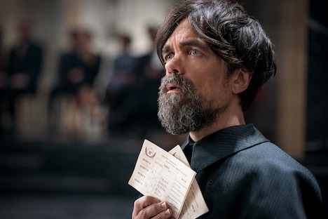 「ハンガー・ゲーム0」より、ピーター・ディンクレイジ演じるキャスカ・ハイボトム。