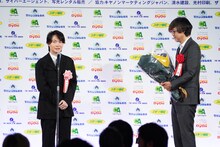 左から神木隆之介、山崎貴。