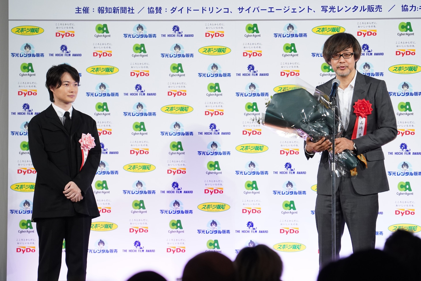 左から神木隆之介、山崎貴。