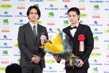 左から北村匠海、磯村勇斗。