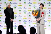 左から佐藤浩市、横浜流星。